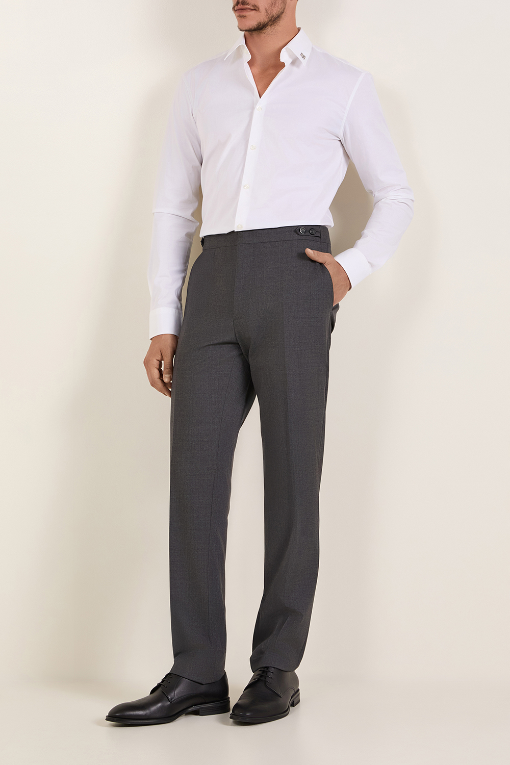 תמונת כל הלוק של חולצה מכופתרת